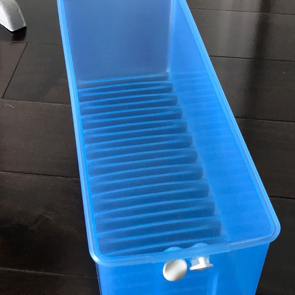 Tupperware Produce Storage Container Blue - Picture 3 of 4